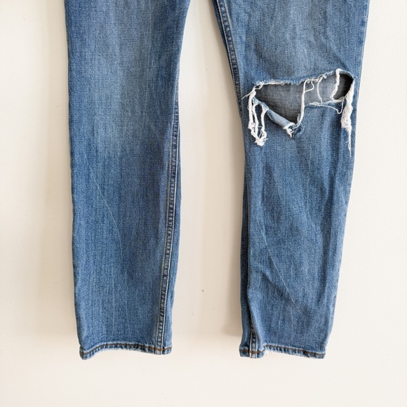 ABERCROMBIE • Ultra High Rise 90s Slim Straight Jean in Medium Destroy - Picture 7 of 13